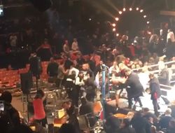 фото - Во Франции прервали бой из-за яростной драки в рингсайде — видео