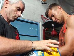 фото - Арум: Ломаченко скоро уйдёт в лёгкий вес