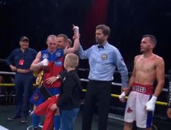 фото - Андреев падал, но взял «полутитул», Дацик вновь бил мелкого Дижона: видео