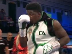 фото - Супертяж Аделейе удосрочил Ахматовича: видео