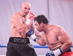 Дычко впервые победил без нокаута, сенсационное поражение россиянина
