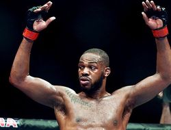 фото - UFC 235: Джон Джонс мог проиграть, но остался чемпионом, избив Смита