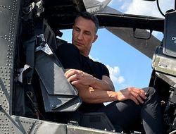 фото - Владимир Кличко съездил на передовую, привёз защитникам полезные штуки — видео