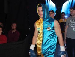 фото - Пётр Иванов побил матёрого Романа Шкарупу