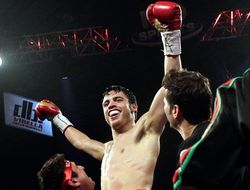 фото - Хулио Сесар Чавес-младший не впечатлил, победив Рейеса