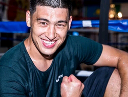 фото - Головкин с двойником, Устинов готов заменить Паркера, Бивол о лучших боксёрах мира — соцсети 