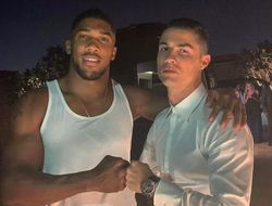 фото - Энтони Джошуа заступился за Криштиану Роналду, но спровоцировал скандал