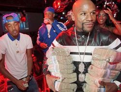 фото - Флойд Мэйуэзер намекает пуще прежнего: «2018, ММА, не пропустите»