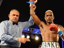 фото - Субриэль Матиас нанёс дебютное поражение бойцу Мейвезера Малику Хокинсу