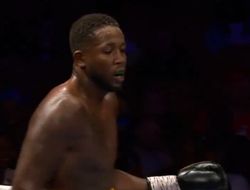 фото - Супертяж Мур побил небитого, Скотт не отдали два чемпионских титула: видео