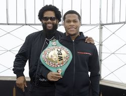 фото - Большая радость Девина Хэйни: отцу дали визу. Но есть и плохая новость...