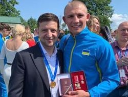 фото - Хижняк и Выхрист получили награды от президента, Усик покоряет вершину, Кудряшов и ММА — соцсети