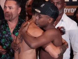 фото - Фортуна отдал Гарсии часы за $150 тысяч. Райан полез обниматься: видео