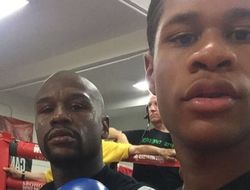 фото - Мейвезер пашет в зале, как будто собирается драться с топами велтервейта — очевидец