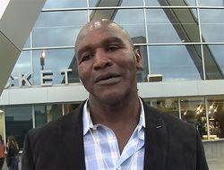 фото - Эвандер Холифилд — о реванше Уайлдер–Фьюри, Энди Руисе и своём сыне в боксе