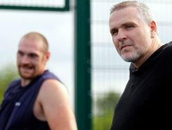 фото - Что угодно может случиться в реванше с Кличко — тренер Фьюри