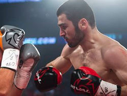 фото - Артур Бетербиев «прогрелся» на Альваро Энрикесе