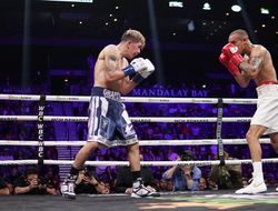 фото - Санта Крус побил Карбахала в нетитульном бою: видео