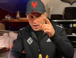 фото - Бриедис с ножом вызвал на бой Околи. Тот быстро отреагировал