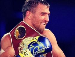 фото - Ломаченко придётся отказаться от одного из титулов в случае победы над Линаресом