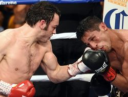 фото - Чавес-младший сетует на травму, Рейес – на вес и рефери