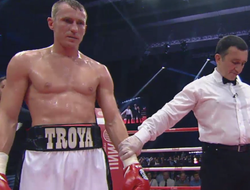 фото - Эдуард Трояновский вернулся, жёстко забив Микеле Ди Рокко