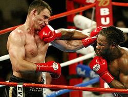 фото - «Реванш» между старшим Кличко и Ленноксом Льюисом не состоится — СМИ 