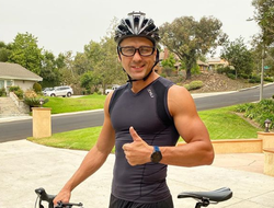 фото - Ломаченко у камина с регалиями, поздравление от Гвоздика, Ковалёв в межсезонье — соцсети 