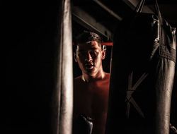 фото - Бивол с командой уже в Абу-Даби: кадр дня