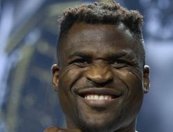 фото - Фрэнсис Нганну высказался о бое Джона Джонса и Сирила Гана