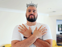 фото - Оганесян и Мартин уже не дерутся в шоу Дэвис-Гарсия — у проспекта травма