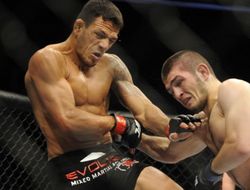 фото - Дос Аньос вспомнил, как «почти задушил» Нурмагомедова — хочет ещё раз (+ видео)