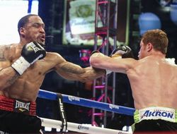 фото - Видео: лучшие моменты боя Сауля Альвареса и Джеймса Кирклэнда