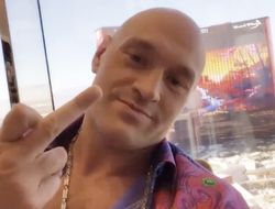 фото - Фьюри показал фак Хирну и обратился к Джошуа: «Выстоишь 3 раунда – я сдамся»