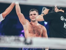 фото - Дмитрий Митрофанов побил Анатолия Хунаняна