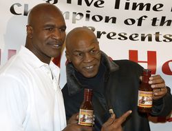 фото - Тайсон и Холифилд – о бое Мэйуэзера и Пакьяо