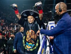 фото - «Питбуль» Крус ронял и забил легендарного Гамбоа: видео