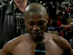 фото - «Медвежонок» Джойи не смог добыть победу, но сохранил титул