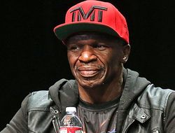 фото - Мэйуэзер-отец: «Флойд сказал, что хочет ещё несколько лёгких боёв»