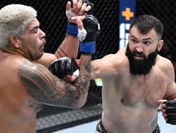 фото - UFC. Андрей Орловский победил Карлоса Фелипе — видео