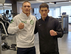 фото - Усик и Бивол в Чикаго, джеб-нож Ковалёва, Спенс отяготился побрякушкой — соцсети 