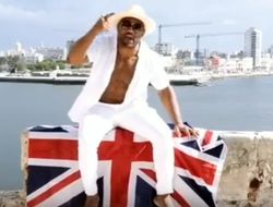 фото - Ромеро вызывал Биспинга в клетку, растоптав британский флаг: видео