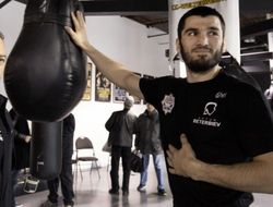 фото - Бетербиев побоялся драться со Смитом? Комментирует тренер нокаутёра
