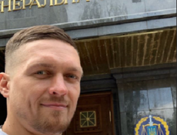 фото - Усик сделал селфи с Джошуа. Британец корчил рожи — кадр из закулисья