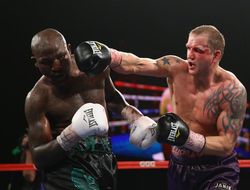 фото - Ола Афолаби с трудом победил Лукаша Яника