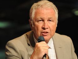 фото - Ивон Мишель рассказал, что мешает проведению боя Ковалёва и Стивенсона