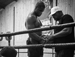 фото - Никакого Усика, Дюбуа обязан сперва дать бой Паркеру? Ответ есть у тренера чемпиона