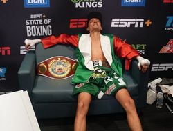 фото - Эспиноса подерётся с экс-лидером дивизиона, Торрес и сын Варгаса на разогреве