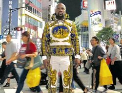 фото - Поветкин завершает сборы, Макгрегор представляет виски, Мэйуэзер удивляет одеянием — соцсети