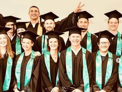 фото - Прогрейс изловил гада, Кличко выпустил первых студентов, Проводников прочёл стих — соцсети